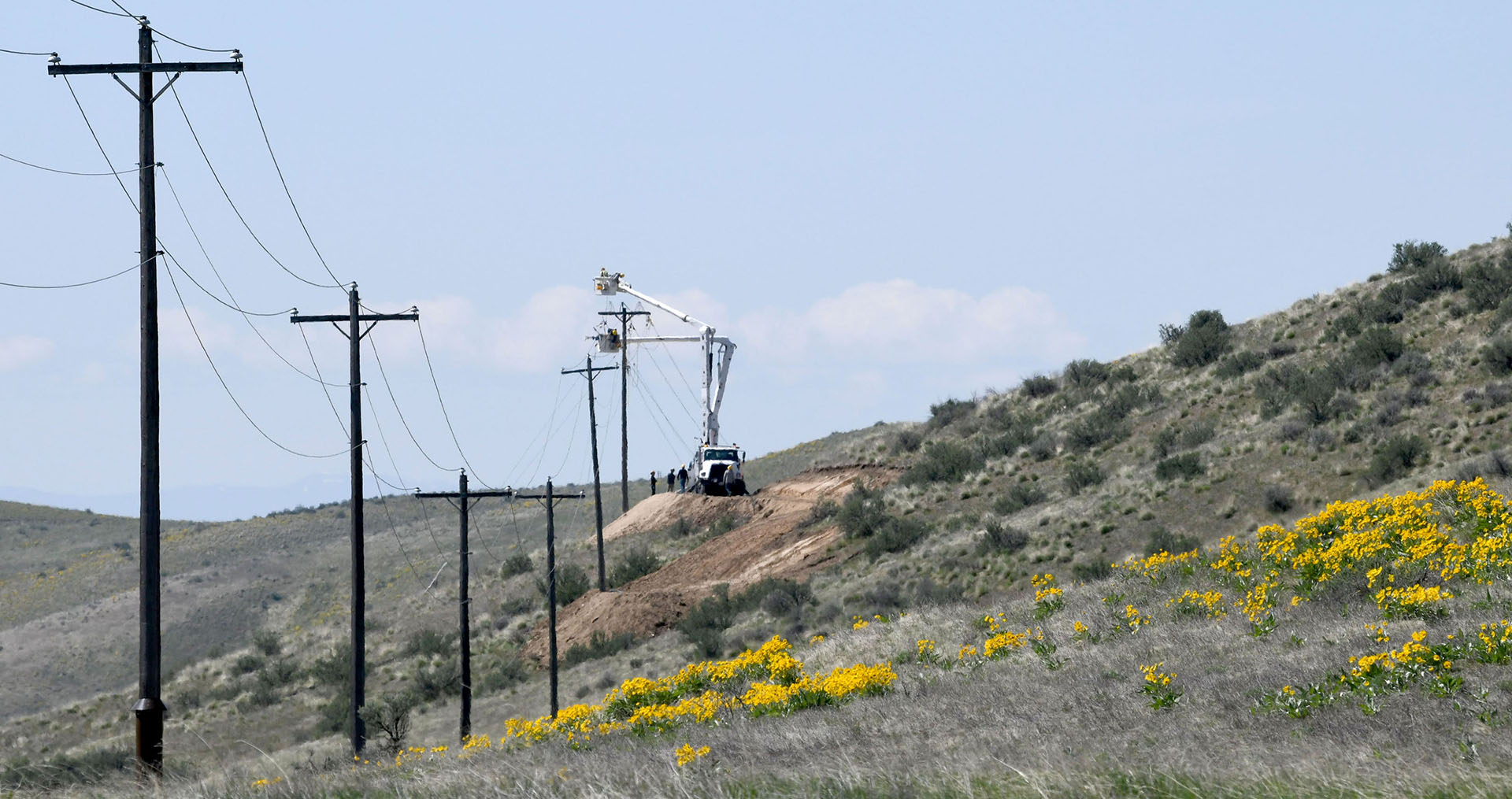 Idaho Power line truck repairing power poles in foothills